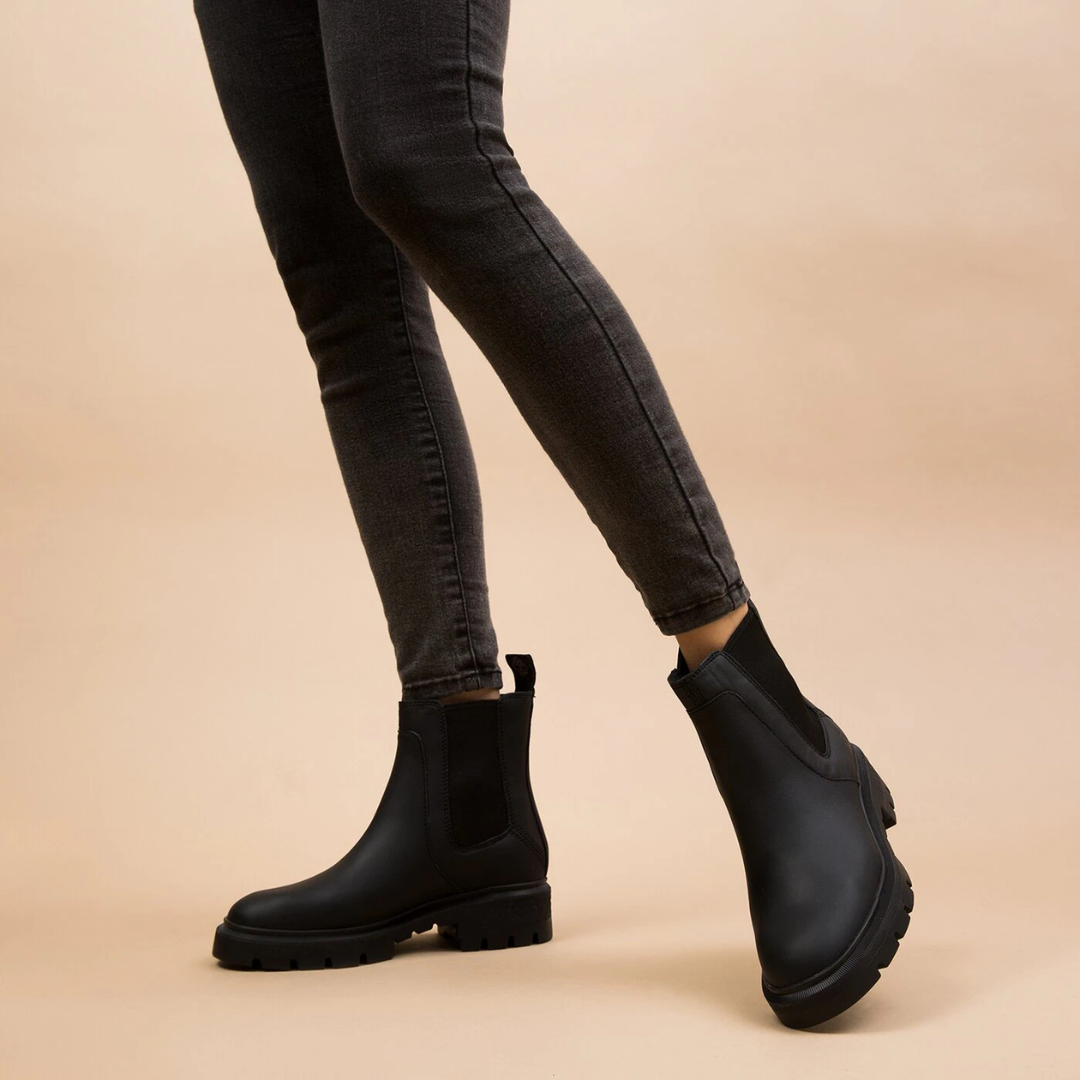 Timberland Cortina Valley Mid Chelsea Boot - Jet Black