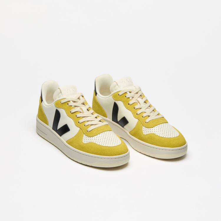 Veja V10 - Pure Black / Liquor