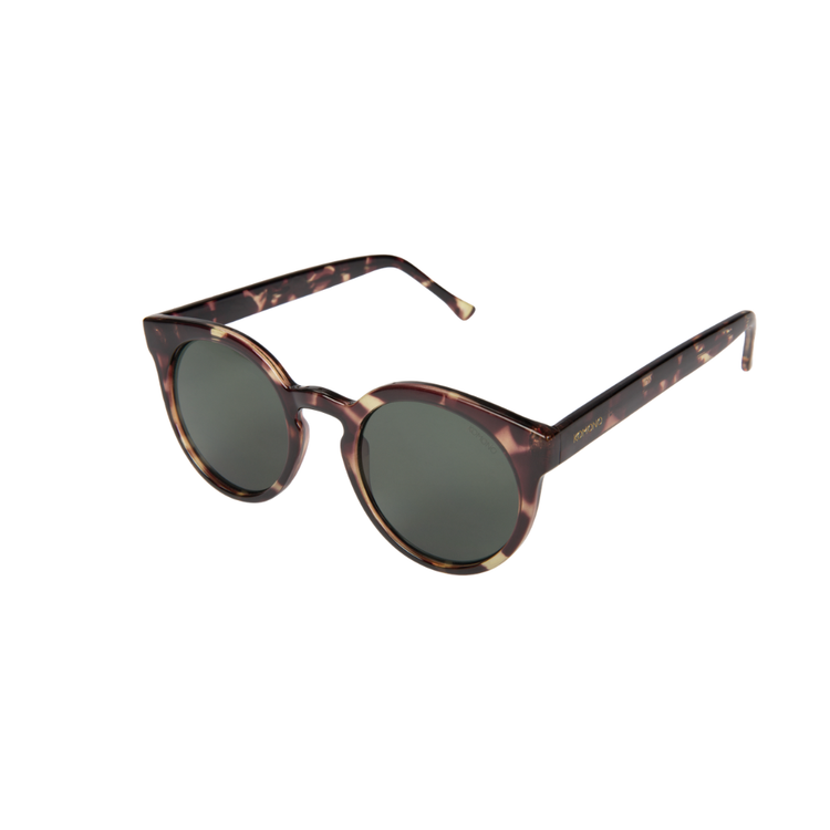 Komono Lulu - Crystal Giraffe - Walk by Streetart