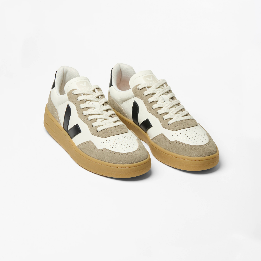 Veja V-90 Leather - Pure Black / Natural