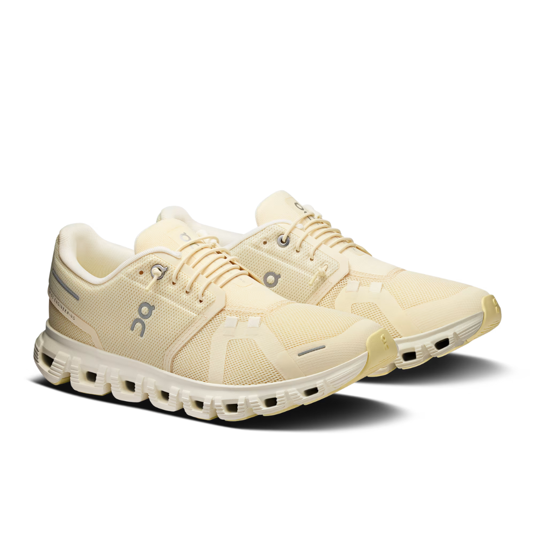On Running Cloud 6 - Castor / Ivory - Walk by Streetart