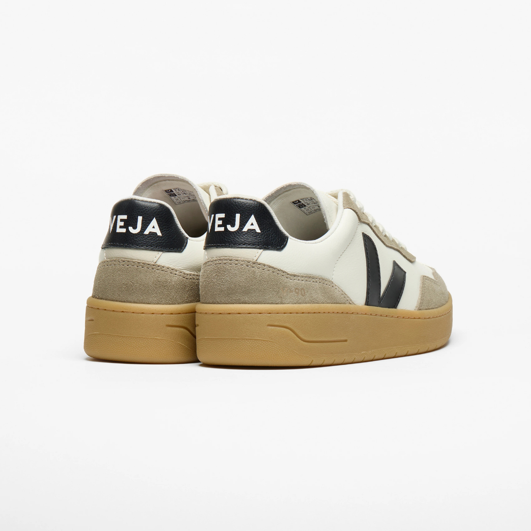 Veja V-90 Leather - Pure Black / Natural