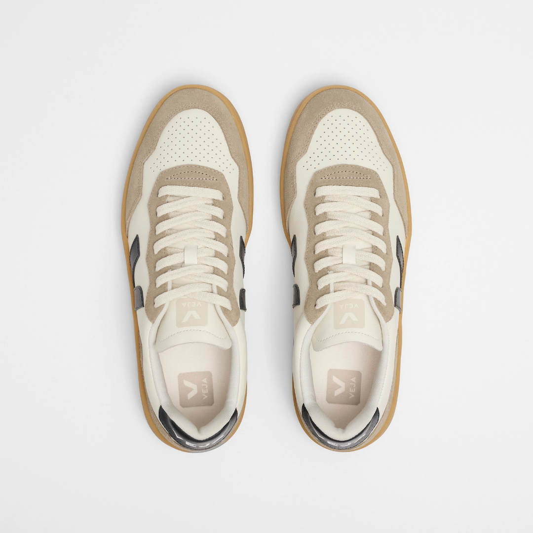 Veja V-90 Leather - Pure Black / Natural